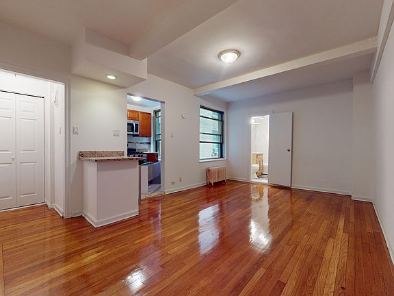 5th image of 301 E 38th St APT 3I