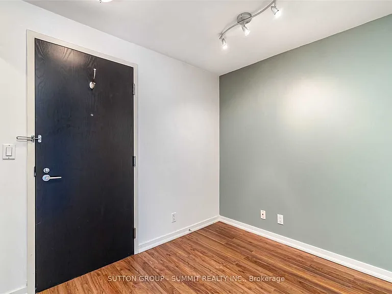 1005 King St W #416 — Photo 2
