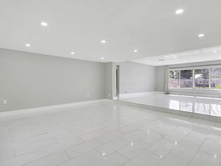 1231 SW 32nd St — Photo 8