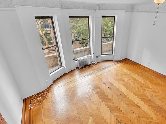 3rd image of 315 W 105th St #2F