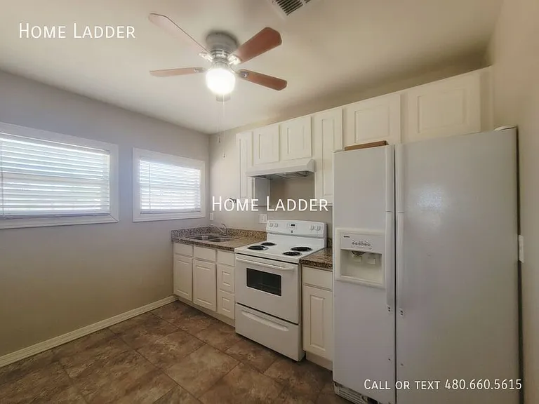 667 W Northern Ave #A — Photo 5