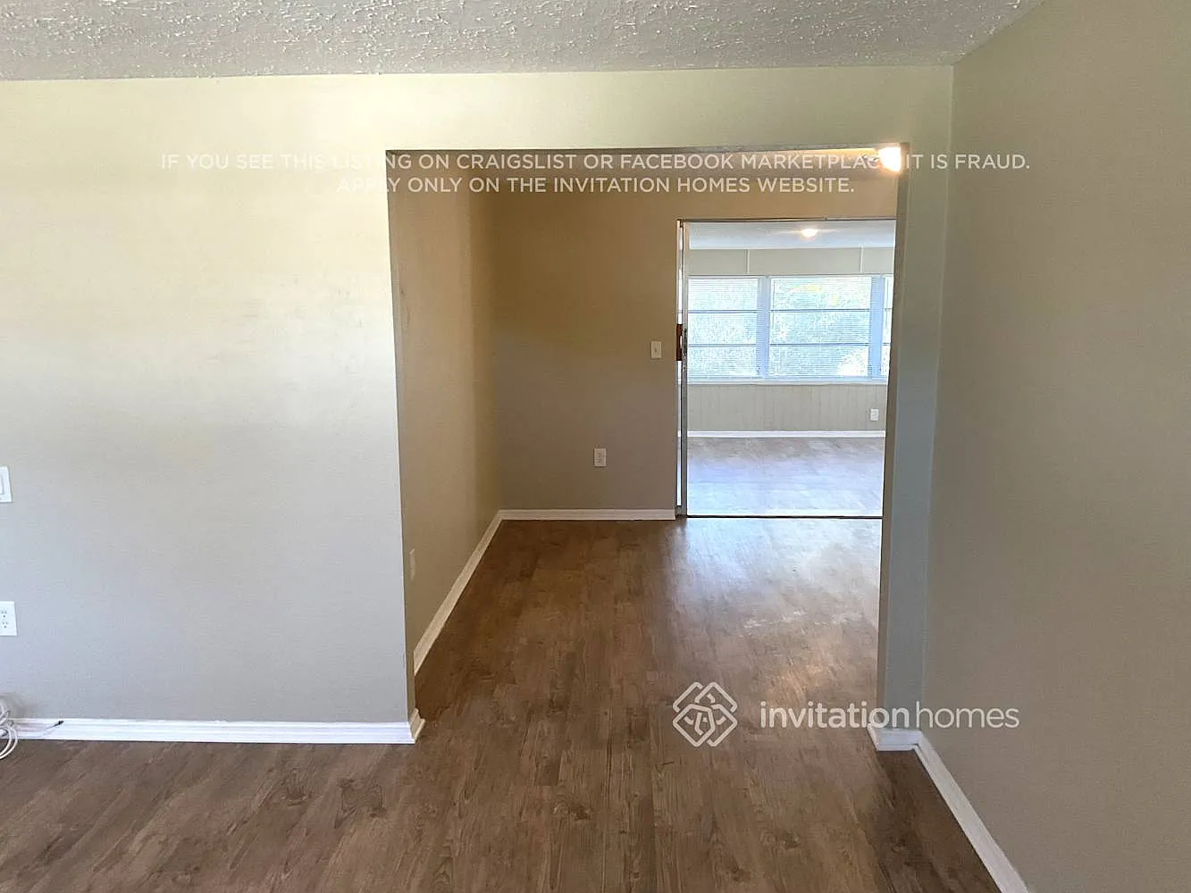 2824 Seaspray St Sarasota, FL 34231 — Photo 2