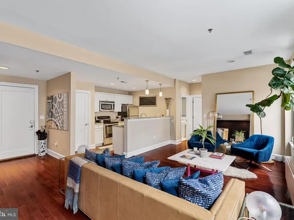 1811 Chestnut St #405, Philadelphia, PA 19103