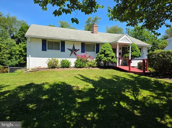 20 Karen Dr, Malvern, PA 19355