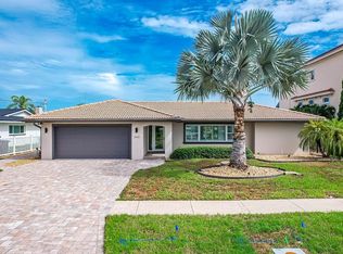 340 Palm Is NE, Clearwater, FL 33767