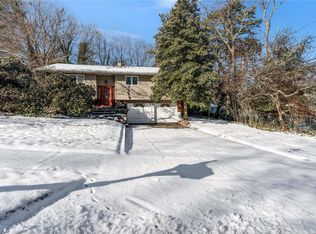 18 Greenwich Rd, Smithtown, NY 11787