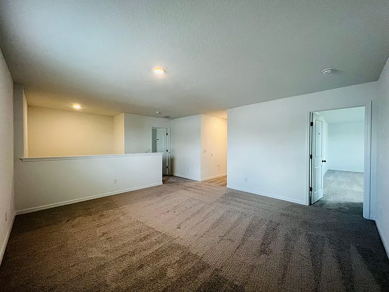 2223 Derwent Dr — Photo 10
