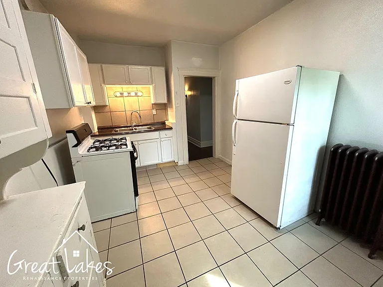 645 Gladstone St — Photo 10