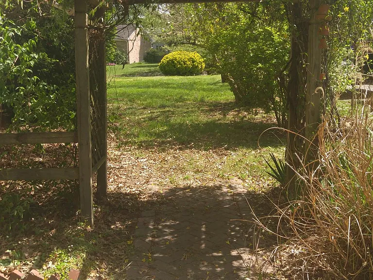 13208 Sherri Dr — Photo 30