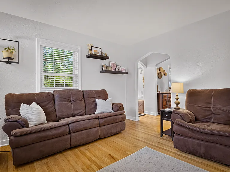 302 Lindsay Rd — Photo 14