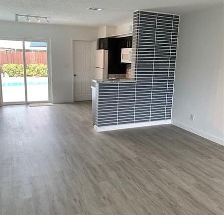 3rd image of 5435 NE 22nd Ter