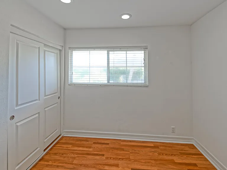 4541 W 172nd St #1A — Photo 29