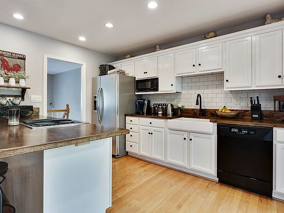 4th image of 409 Hucknall Ct