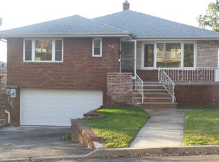 421 10th St, Palisades Park, NJ 07650