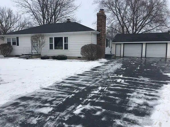 209 E Gibbs St, Saint Johns, MI 48879