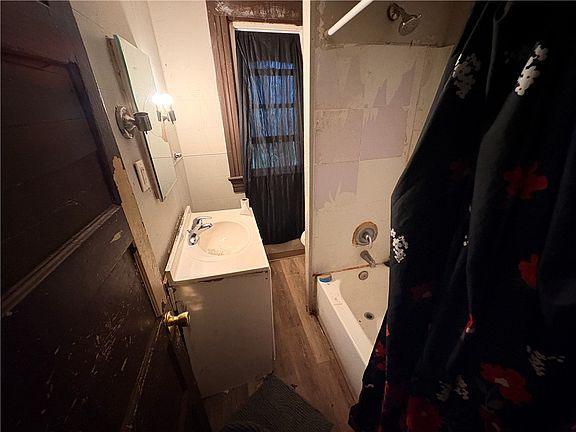5th image of 109 Oriole St