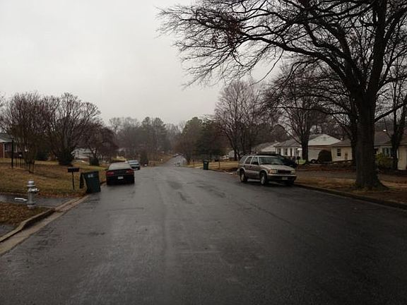 3rd image of 3912 Longleaf Dr