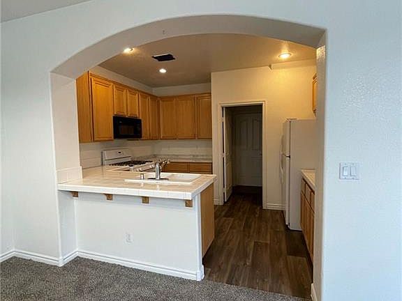4th image of 983 Paisley St