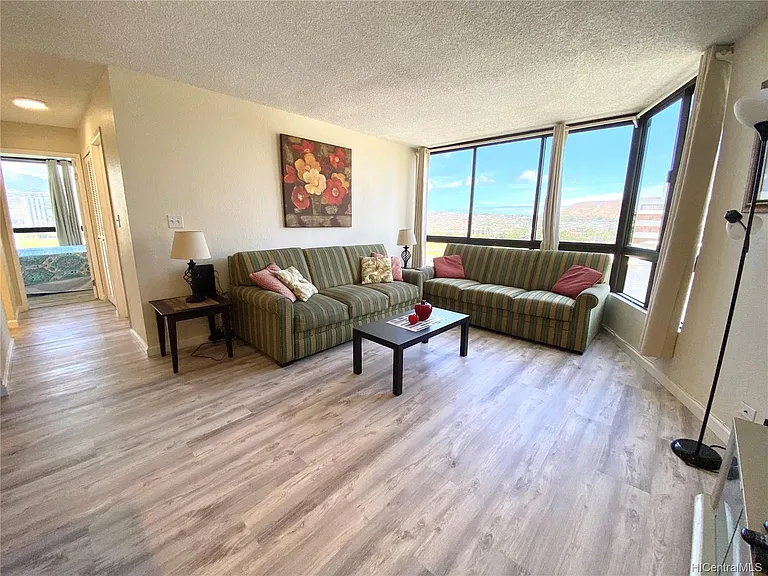 320 Liliuokalani Ave — Photo 2
