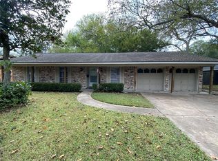 538 Sycamore St, Lake Jackson, TX 77566