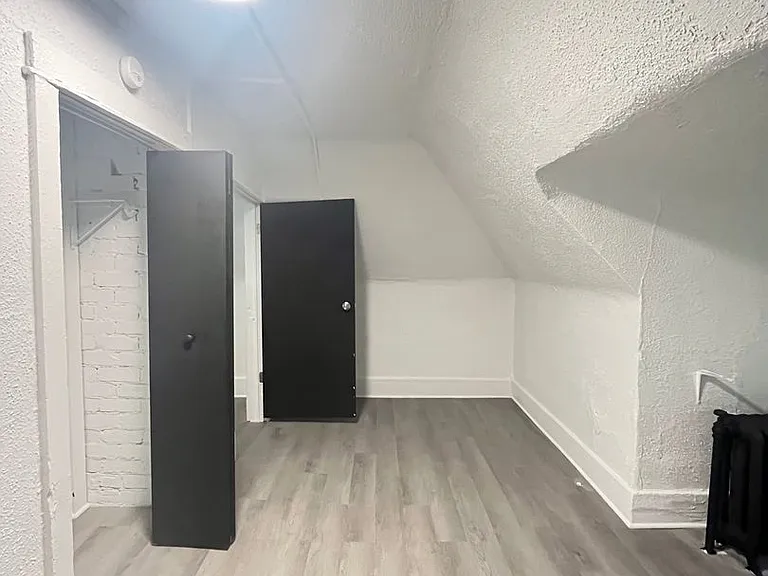 319 Franklin Ave — Photo 17