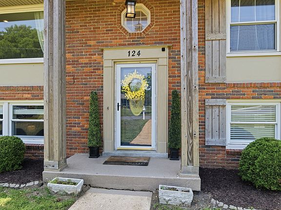 2nd image of 124 Chippendale Dr