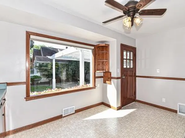 7405 Hennessey Ave, Wauwatosa, WI 53213