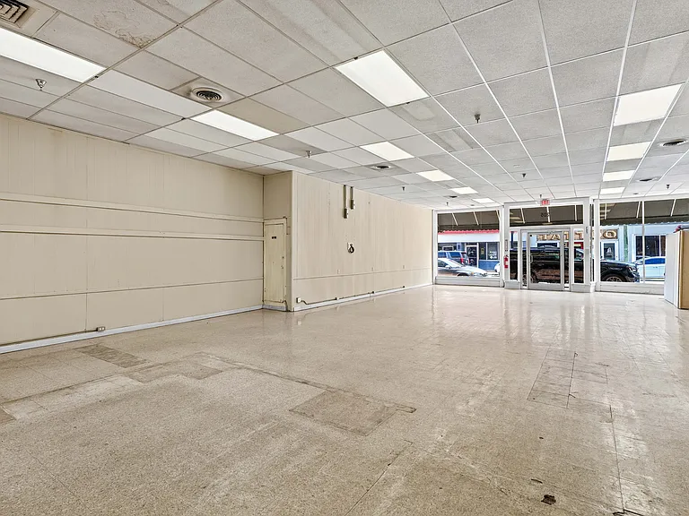 205 E Walnut St — Photo 12