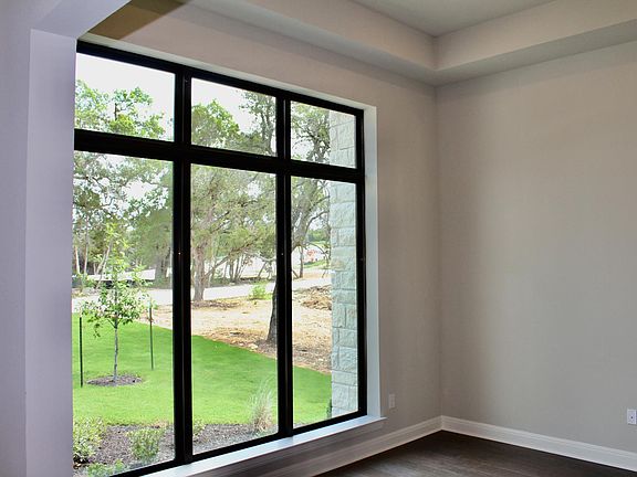 Lynmar II D home office