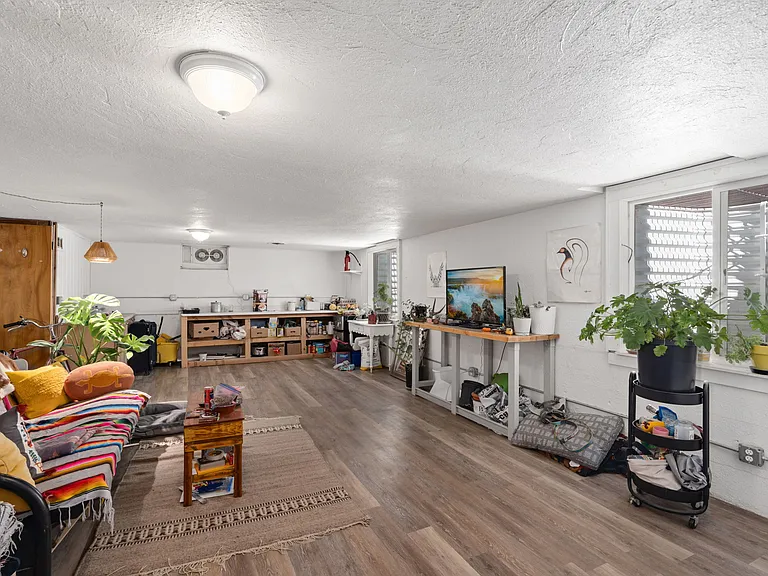 821 W Mulberry St — Photo 25