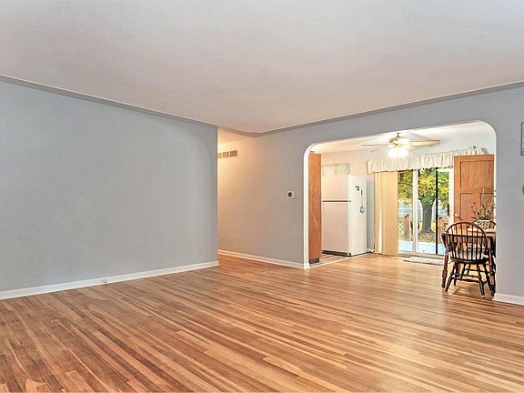 4th image of 4756 Heinicke St