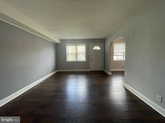 3rd image of 18 Greenhill Rd #A