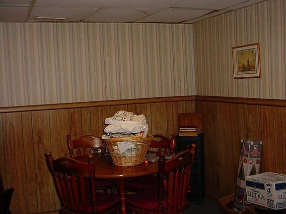 3rd image of 689 Oak St