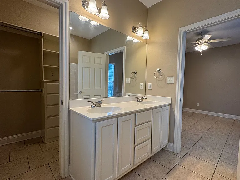 9100 Shadow Oak Dr — Photo 19