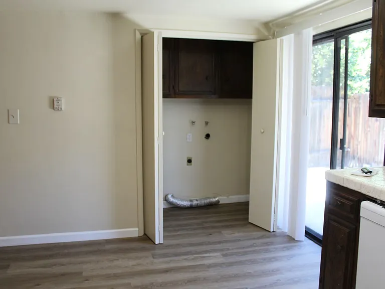 7608 Stockdale Hwy — Photo 6