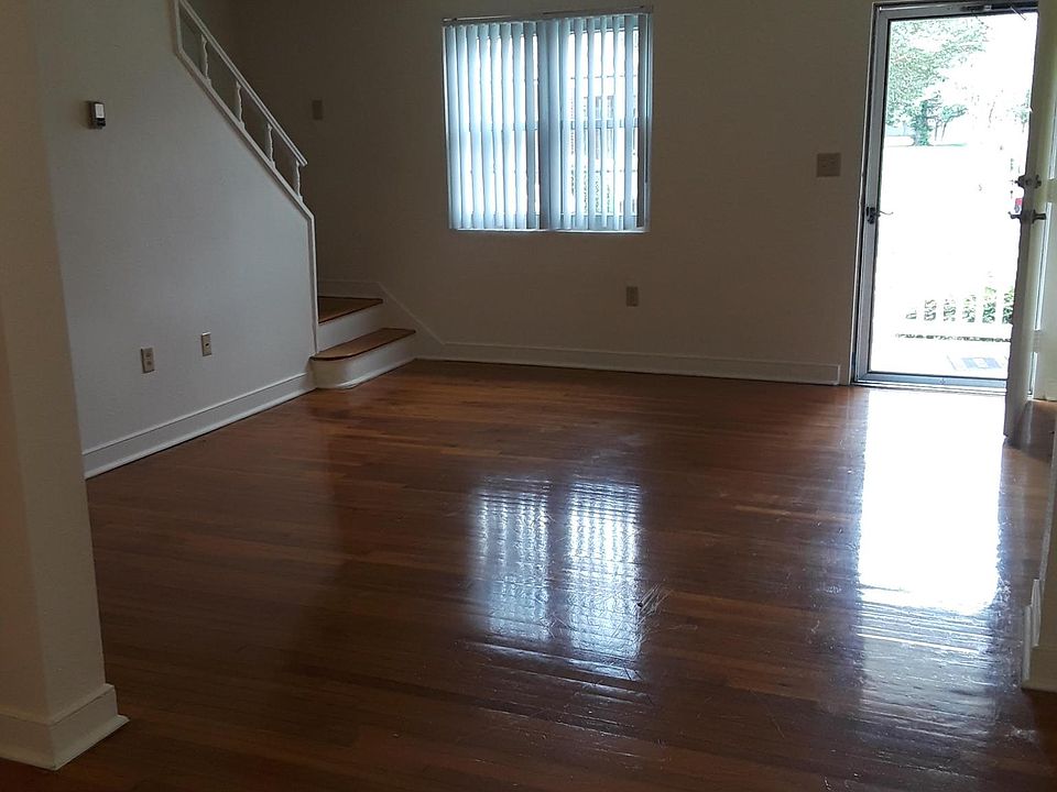 1st image of 20 Bender Ct