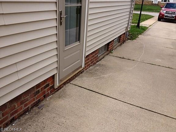 3rd image of 238 Talbot Dr