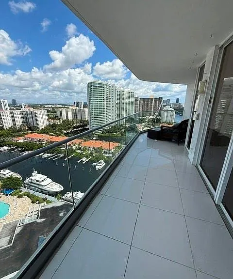 19707 Turnberry Way #24B — Photo 15