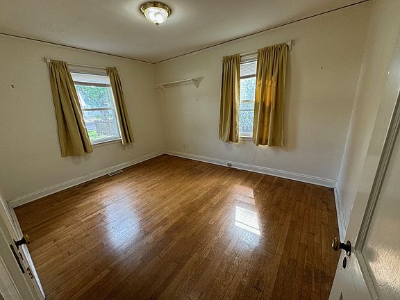 4th image of 3907 Washington Ave SE