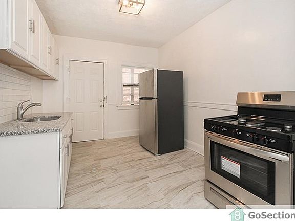 5th image of 2002 Clarence Ave APT 5