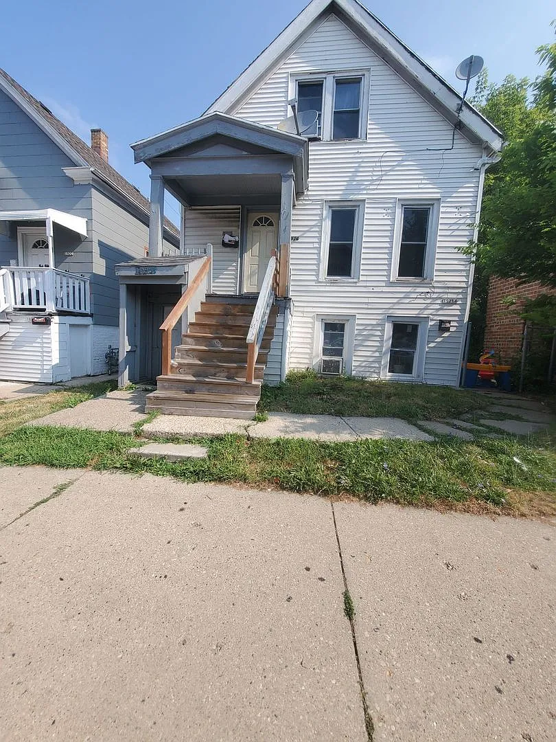 1926 -1928 W Lincoln Ave (3 Unit) — Photo 1