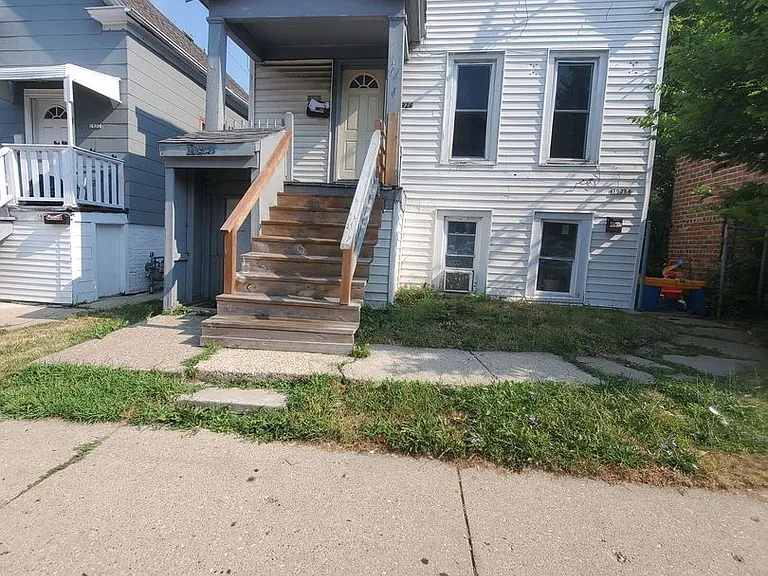 1926 -1928 W Lincoln Ave (3 Unit) — Photo 1