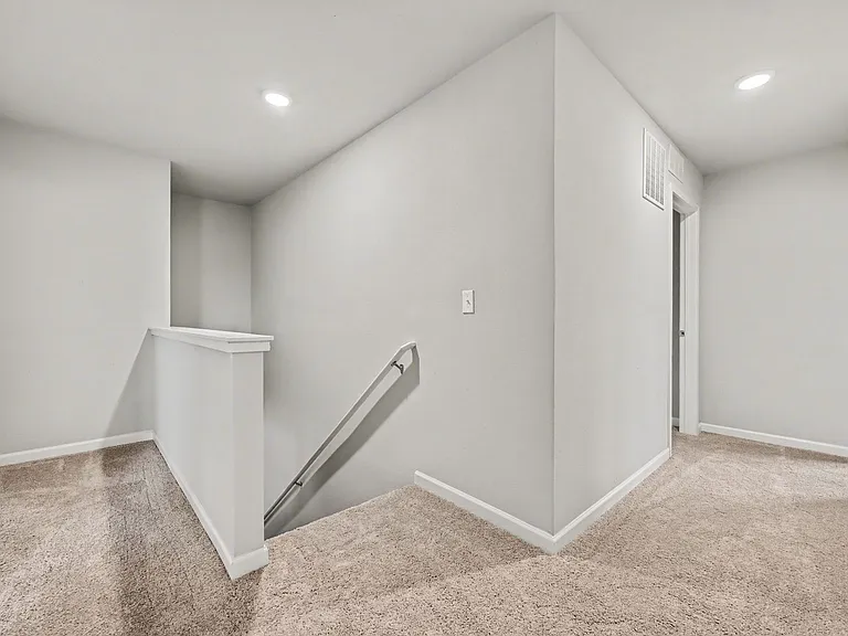 1630 Roosevelt Ct — Photo 13