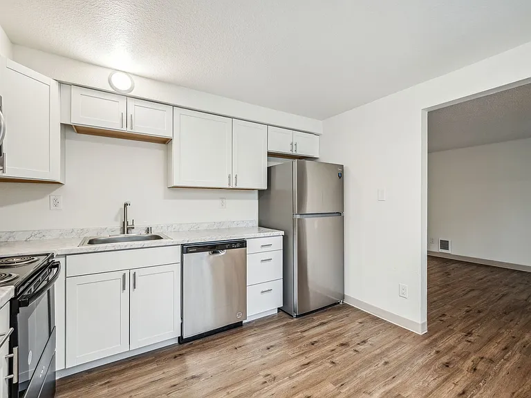 The 1800 Place Apartments — Photo 31