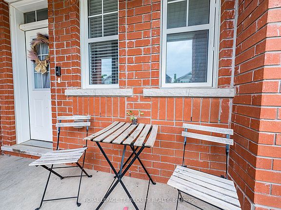 2nd image of 903 Penson Cres