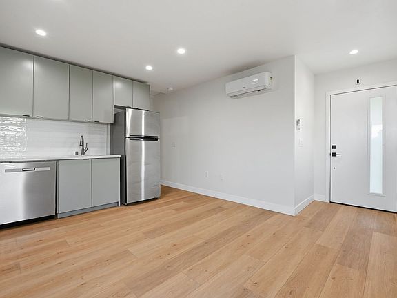 5th image of 2735 Broadway #2