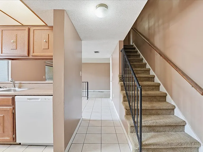 1428 Oak Pl #C — Photo 6