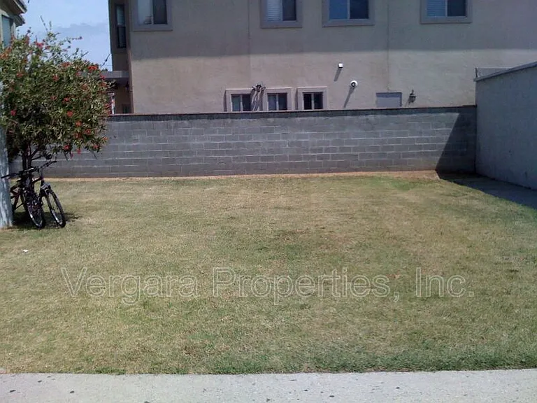 921 Sartori Ave #I — Photo 2