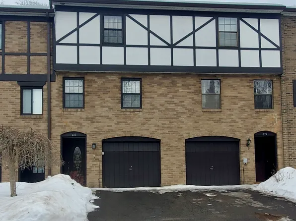 711 Newton Sq, Coraopolis, PA 15108