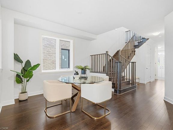 5th image of 166 Aviron Cres